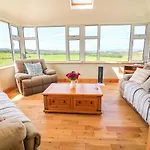 Sea View Hideaway Ferienhaus *